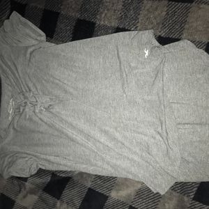 grey hollister shirt